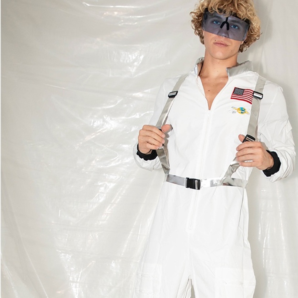 Men’s Astronaut Halloween costume (Yandy)